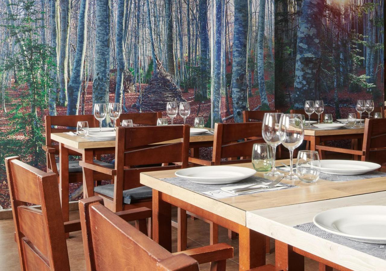 Apartahotel Tres Quinones Sallent De Gallego Bagian luar foto