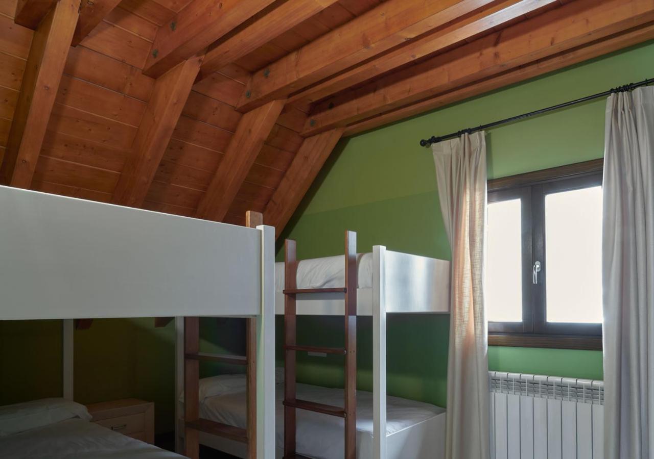 Apartahotel Tres Quinones Sallent De Gallego Bagian luar foto
