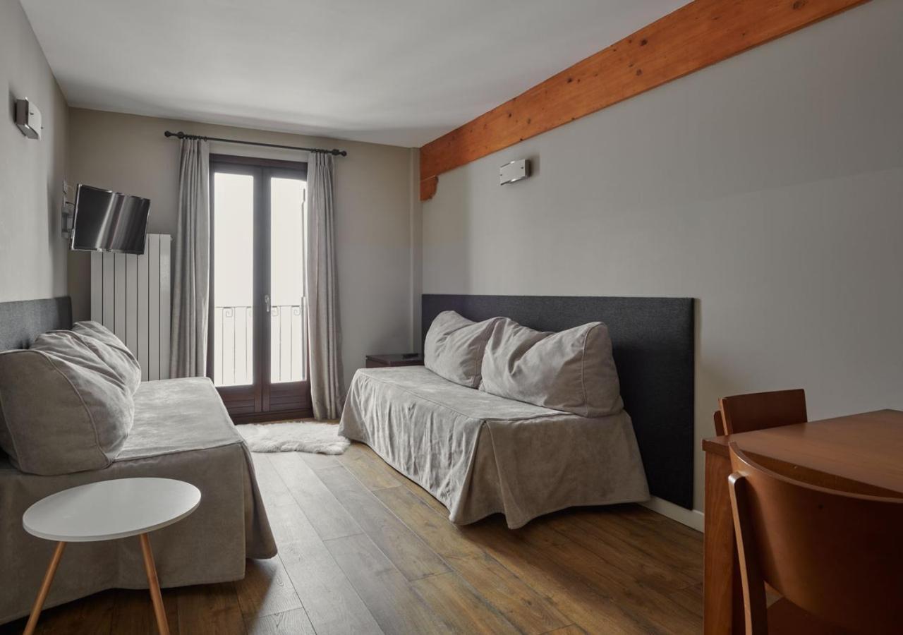 Apartahotel Tres Quinones Sallent De Gallego Bagian luar foto