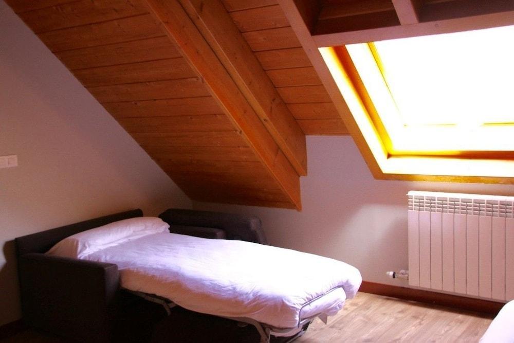 Apartahotel Tres Quinones Sallent De Gallego Bagian luar foto