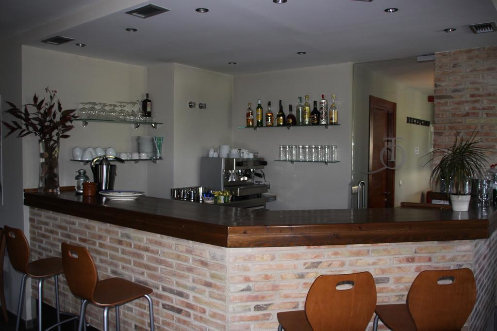 Apartahotel Tres Quinones Sallent De Gallego Bagian luar foto