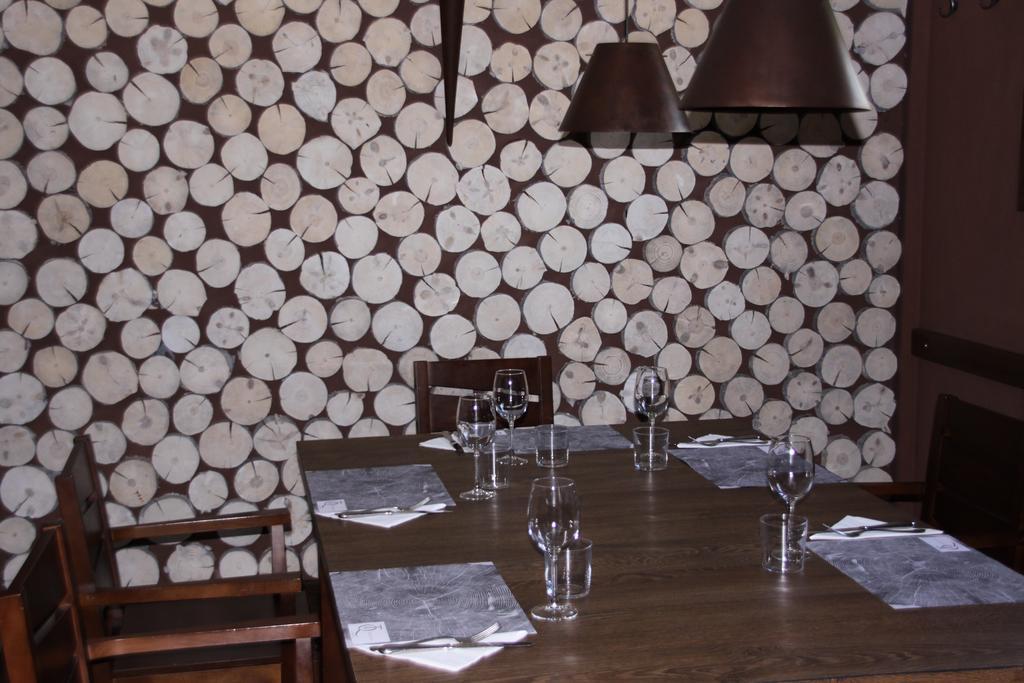 Apartahotel Tres Quinones Sallent De Gallego Bagian luar foto