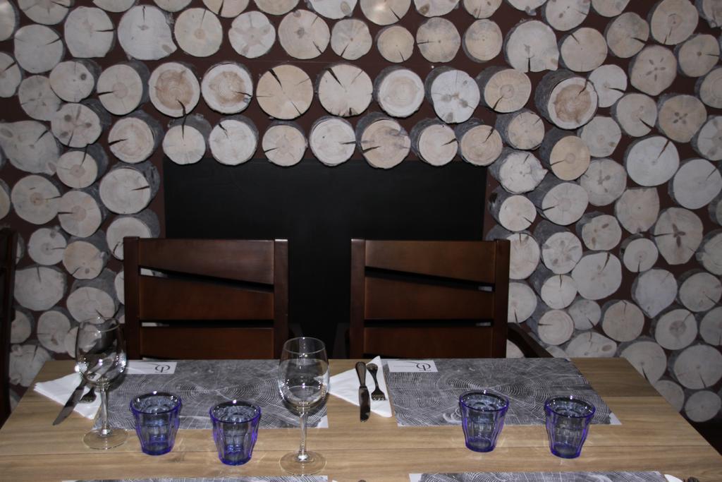 Apartahotel Tres Quinones Sallent De Gallego Bagian luar foto