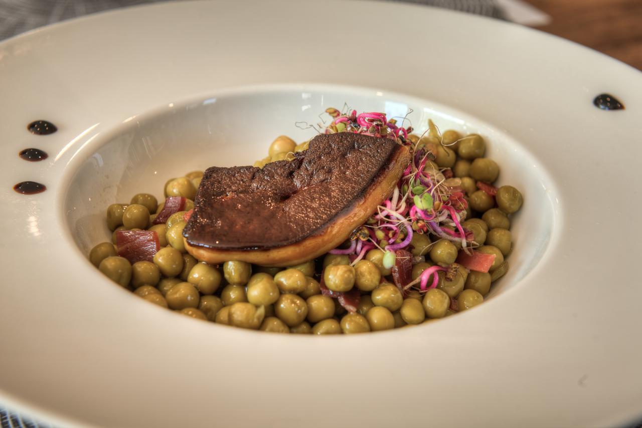 Apartahotel Tres Quinones Sallent De Gallego Bagian luar foto