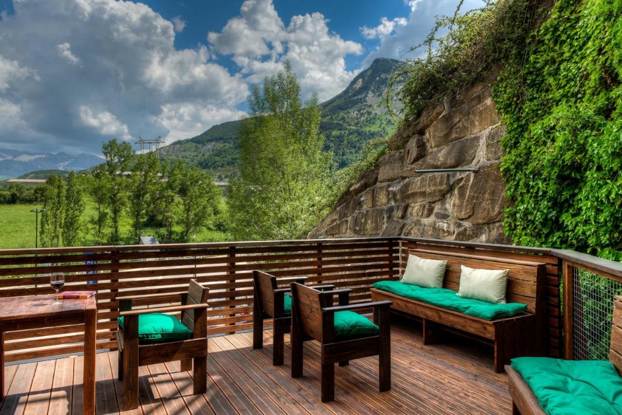 Apartahotel Tres Quinones Sallent De Gallego Bagian luar foto
