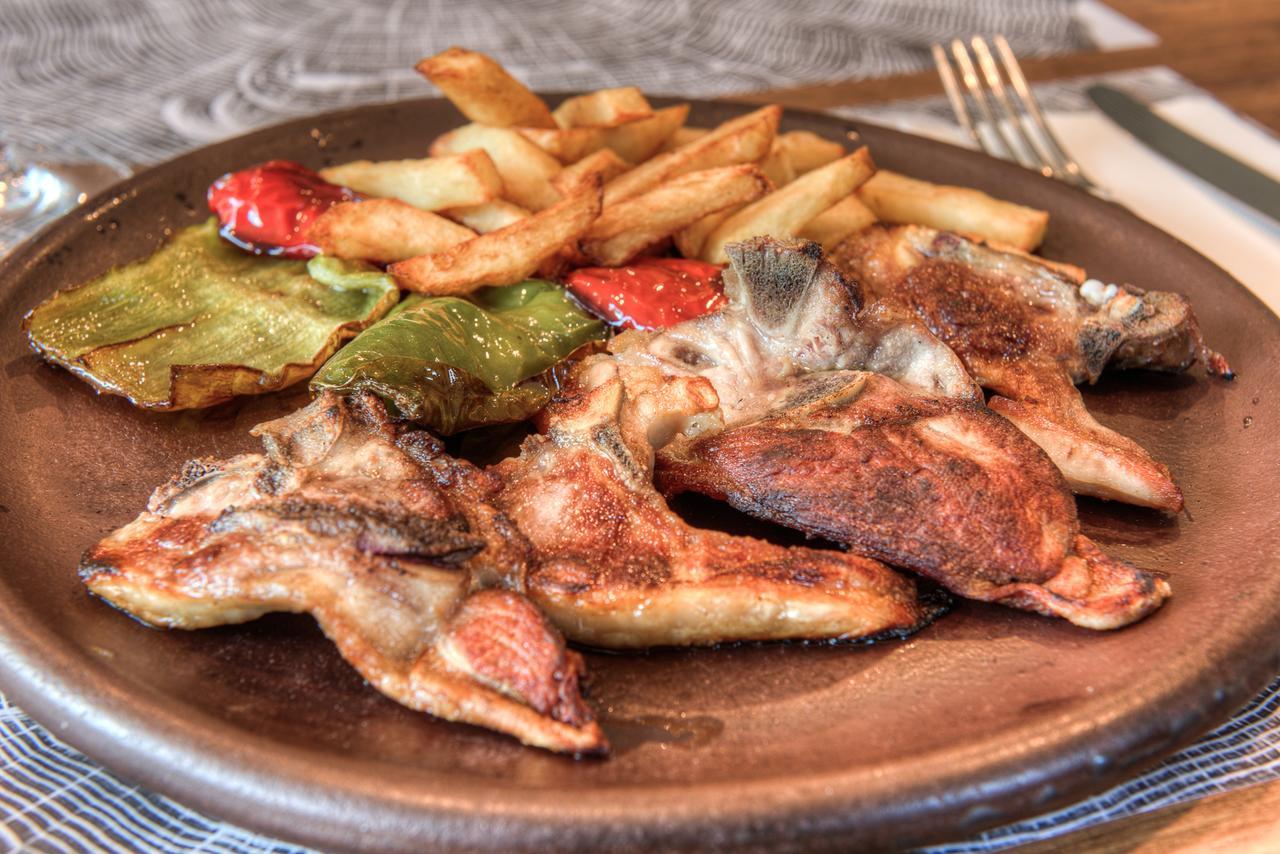 Apartahotel Tres Quinones Sallent De Gallego Bagian luar foto