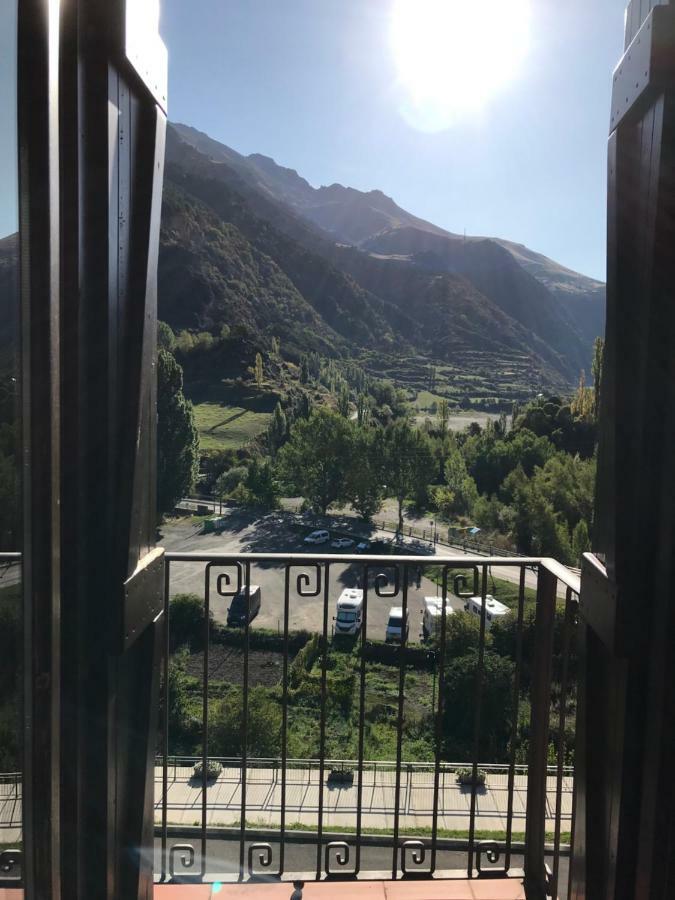 Apartahotel Tres Quinones Sallent De Gallego Bagian luar foto